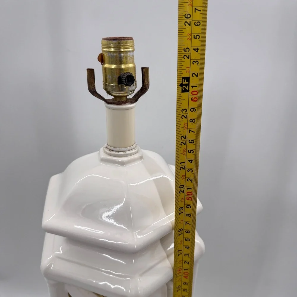 Vintage White Chinoiserie Pagoda Table Lamp Faux Bamboo Hollywood Regency